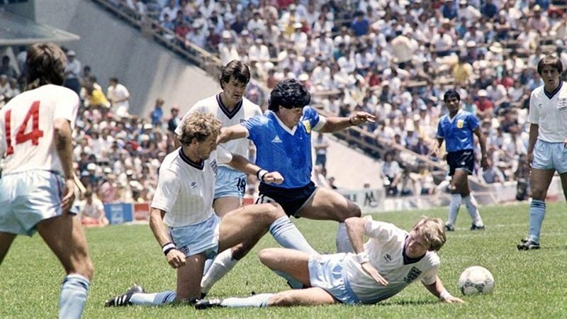 Bàn thắng đẹp nhất thế kỷ của Maradona