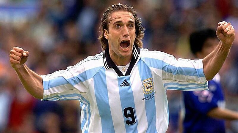 Diego Forlán trong trận đấu tại World Cup 2010