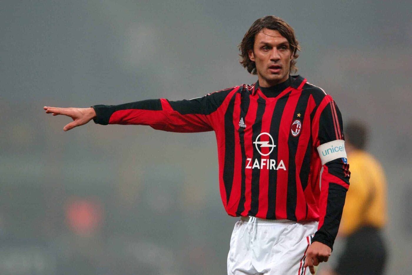 Hậu vệ huyền thoại Paolo Maldini