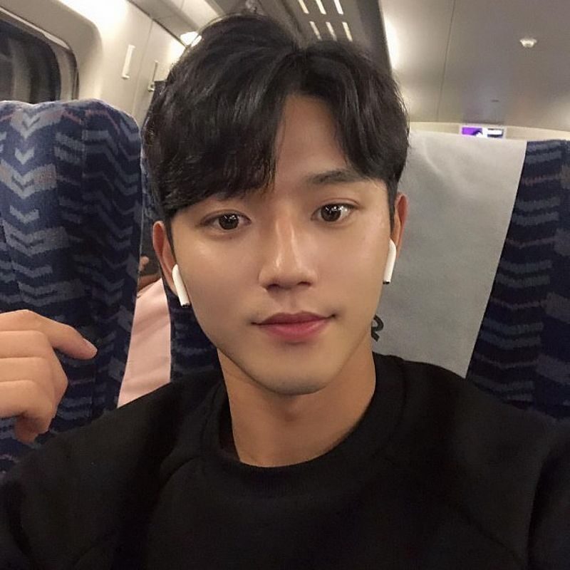 Jeong Seung-Won với phong cách thanh lịch