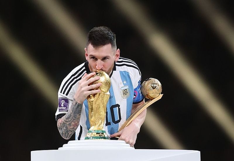 Messi với cúp World Cup