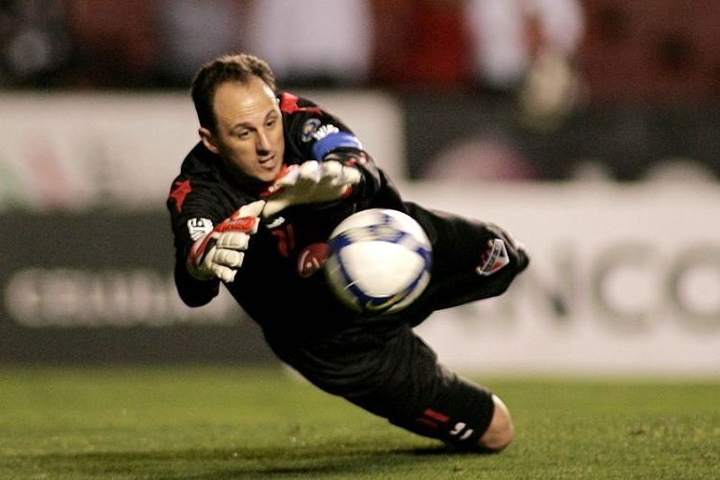 Thủ môn Rogerio Ceni, người ghi bàn nhiều nhất trong lịch sử