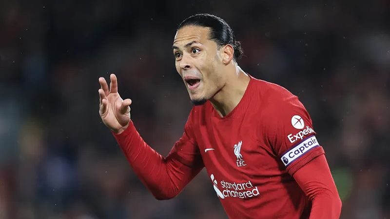 Virgil van Dijk trong màu áo Liverpool